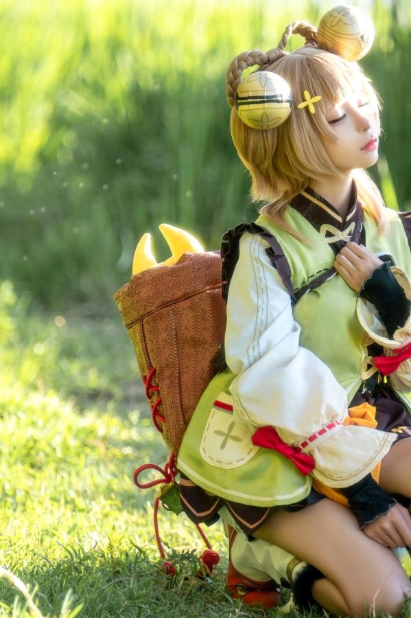 蠢沫沫  蠢沫沫-瑶瑶原神Cosplay户外阳光草地清新治愈萌系写真第5张图片