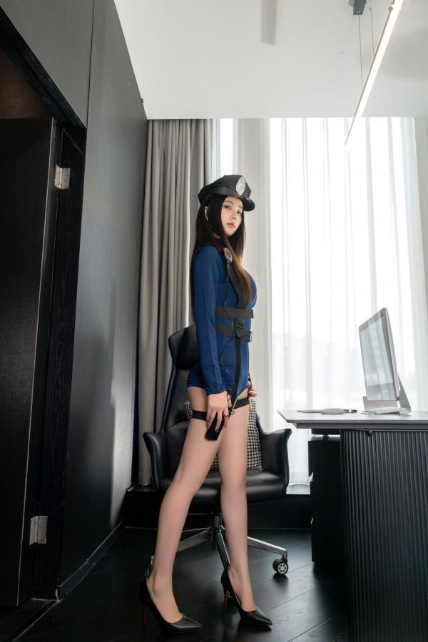 年年Nnian 年年  年年-女警官 性感警花制服角色扮演大尺度私房写真第13张图片