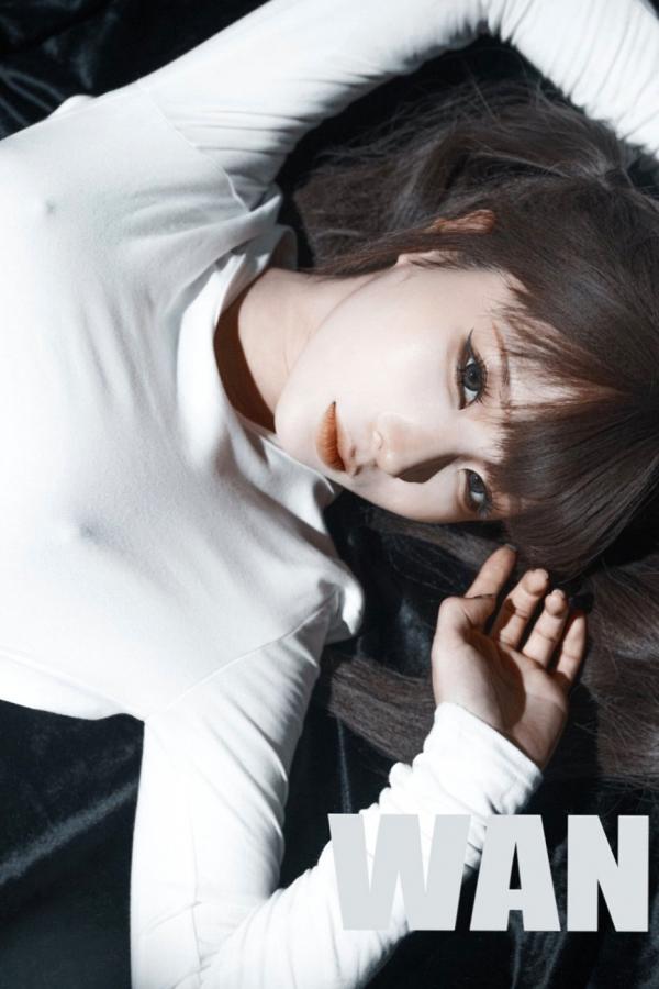 蠢沫沫  《蠢沫沫-2024年会员王动作品集》浴室湿身光影艺术私房写真第75张图片