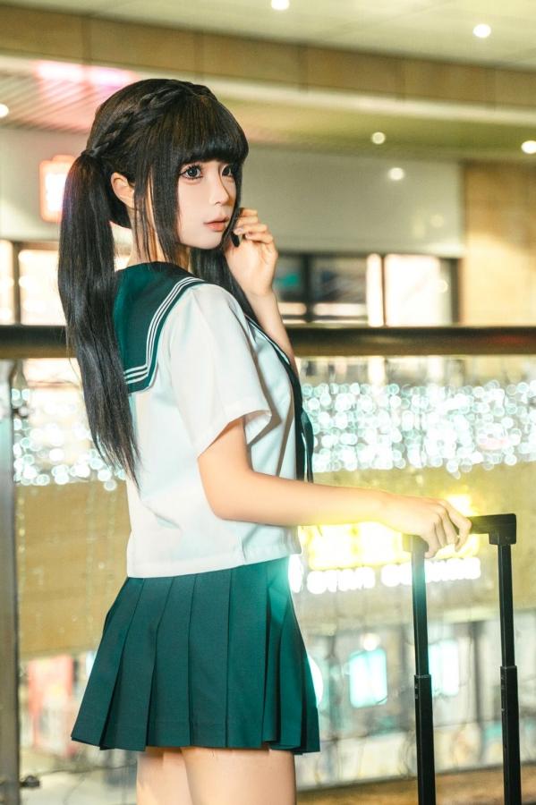 蠢沫沫  《蠢沫沫-蠢沫沫奇遇记-2》水手服双马尾夜景车载写真 萌系美腿少女制服诱惑第2张图片