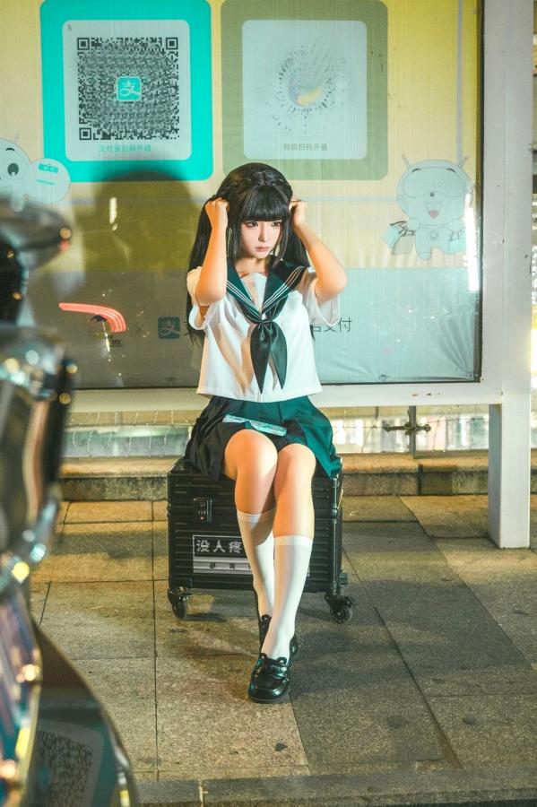 蠢沫沫  《蠢沫沫-蠢沫沫奇遇记-2》水手服双马尾夜景车载写真 萌系美腿少女制服诱惑第11张图片