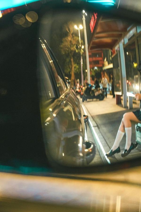 蠢沫沫  《蠢沫沫-蠢沫沫奇遇记-2》水手服双马尾夜景车载写真 萌系美腿少女制服诱惑第14张图片