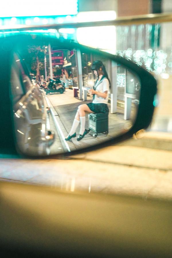 蠢沫沫  《蠢沫沫-蠢沫沫奇遇记-2》水手服双马尾夜景车载写真 萌系美腿少女制服诱惑第15张图片