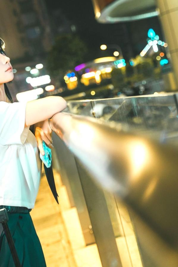 蠢沫沫  《蠢沫沫-蠢沫沫奇遇记-2》水手服双马尾夜景车载写真 萌系美腿少女制服诱惑第19张图片