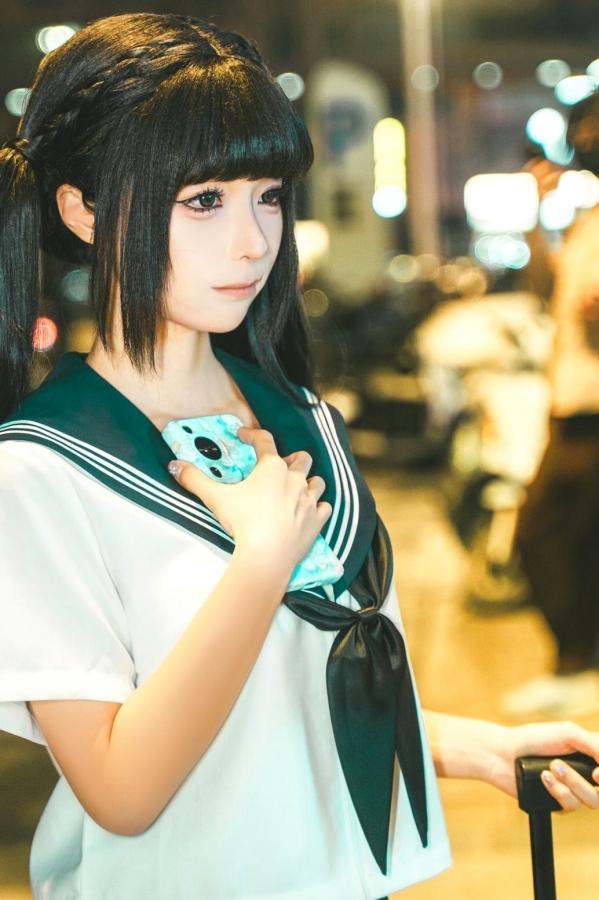 蠢沫沫  《蠢沫沫-蠢沫沫奇遇记-2》水手服双马尾夜景车载写真 萌系美腿少女制服诱惑第22张图片