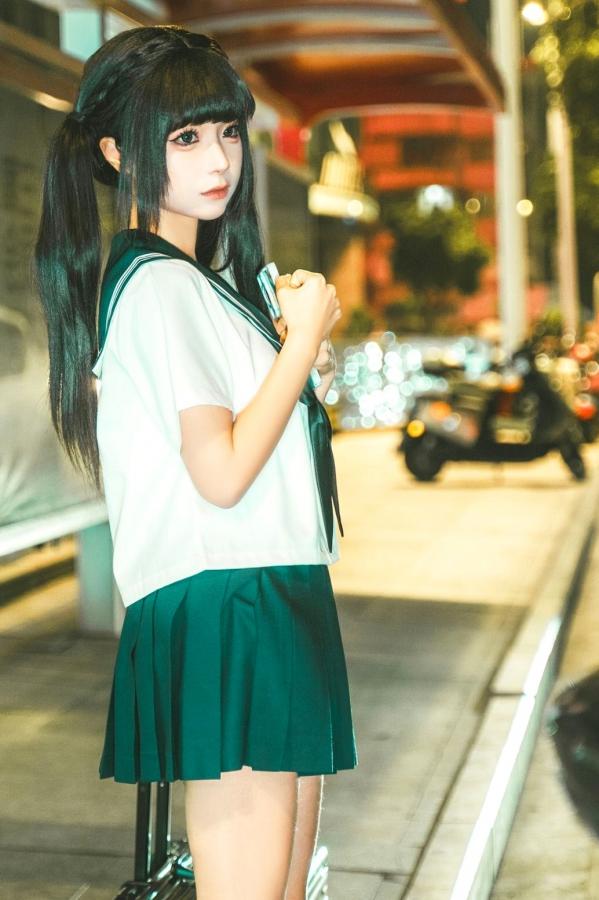 蠢沫沫  《蠢沫沫-蠢沫沫奇遇记-2》水手服双马尾夜景车载写真 萌系美腿少女制服诱惑第28张图片