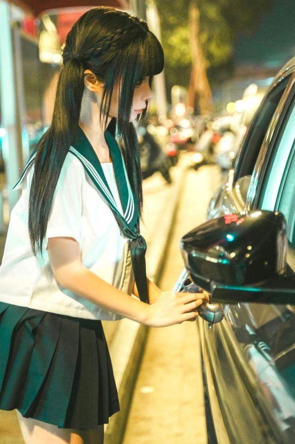 蠢沫沫  《蠢沫沫-蠢沫沫奇遇记-2》水手服双马尾夜景车载写真 萌系美腿少女制服诱惑第35张图片