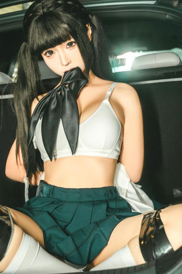 蠢沫沫  《蠢沫沫-蠢沫沫奇遇记-2》水手服双马尾夜景车载写真 萌系美腿少女制服诱惑第61张图片