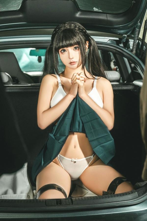 蠢沫沫  《蠢沫沫-蠢沫沫奇遇记-2》水手服双马尾夜景车载写真 萌系美腿少女制服诱惑第71张图片
