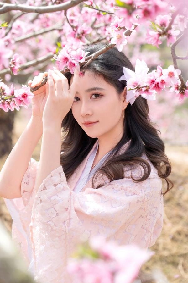年年Nnian 年年  年年《漫花》户外桃花林和服性感大尺度写真 极品女神清新诱惑第1张图片