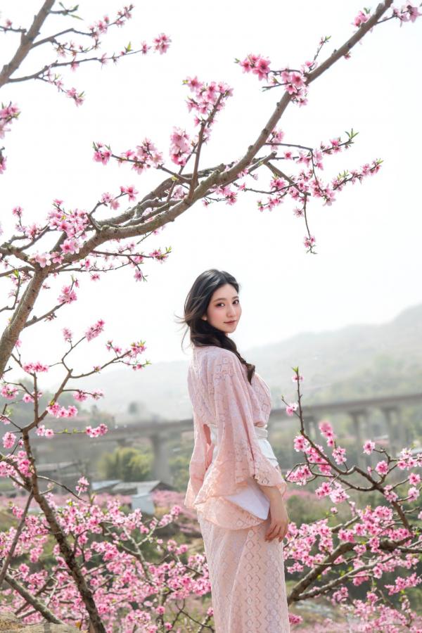 年年Nnian 年年  年年《漫花》户外桃花林和服性感大尺度写真 极品女神清新诱惑第2张图片