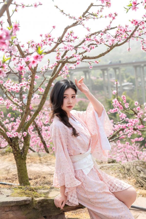年年Nnian 年年  年年《漫花》户外桃花林和服性感大尺度写真 极品女神清新诱惑第3张图片