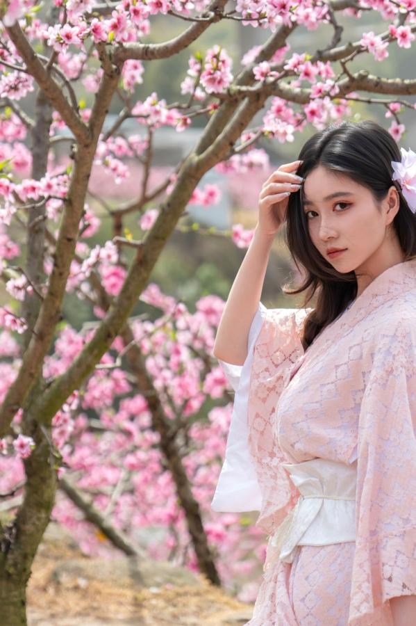 年年Nnian 年年  年年《漫花》户外桃花林和服性感大尺度写真 极品女神清新诱惑第5张图片