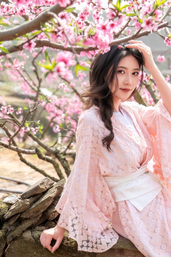 年年Nnian 年年  年年《漫花》户外桃花林和服性感大尺度写真 极品女神清新诱惑第6张图片