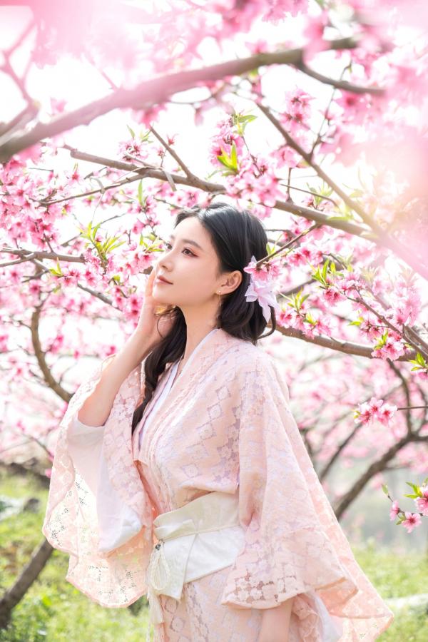 年年Nnian 年年  年年《漫花》户外桃花林和服性感大尺度写真 极品女神清新诱惑第11张图片