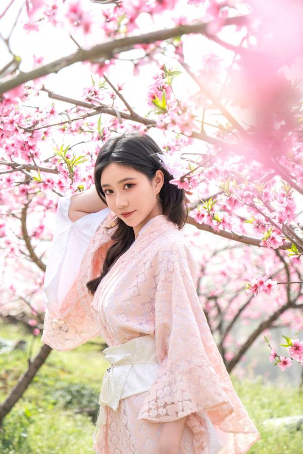 年年Nnian 年年  年年《漫花》户外桃花林和服性感大尺度写真 极品女神清新诱惑第12张图片