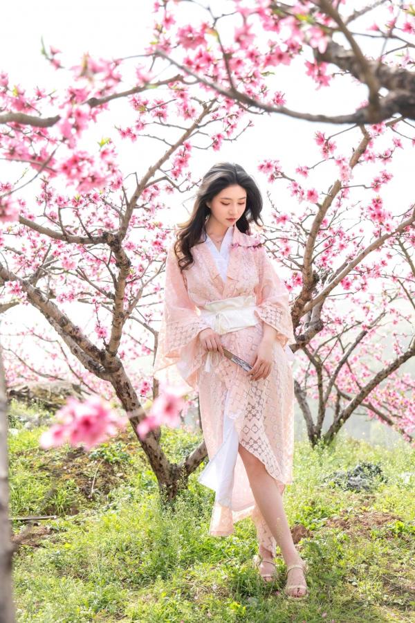 年年Nnian 年年  年年《漫花》户外桃花林和服性感大尺度写真 极品女神清新诱惑第15张图片