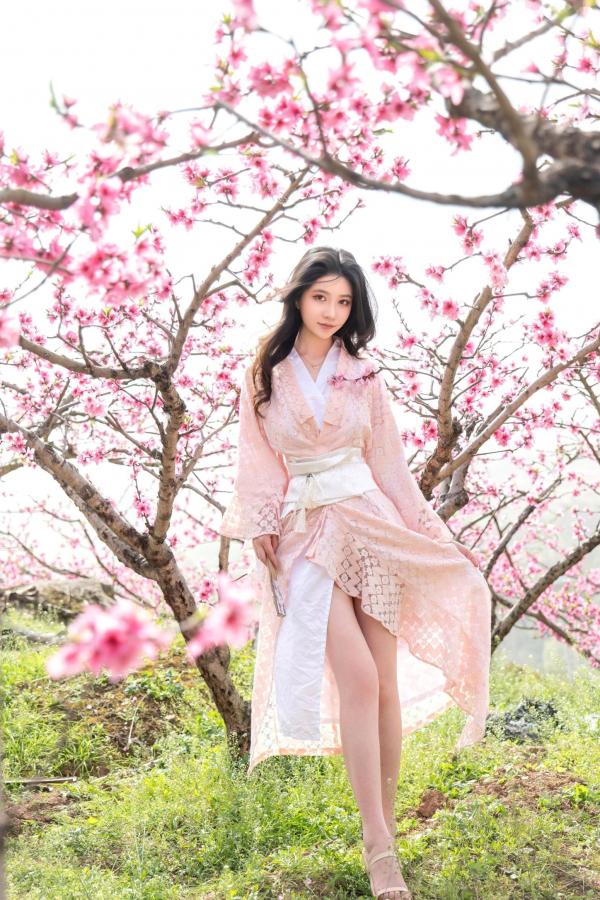 年年Nnian 年年  年年《漫花》户外桃花林和服性感大尺度写真 极品女神清新诱惑第17张图片
