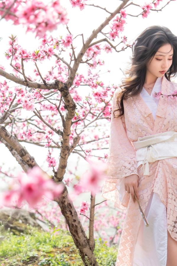 年年Nnian 年年  年年《漫花》户外桃花林和服性感大尺度写真 极品女神清新诱惑第18张图片