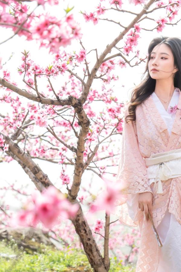 年年Nnian 年年  年年《漫花》户外桃花林和服性感大尺度写真 极品女神清新诱惑第19张图片