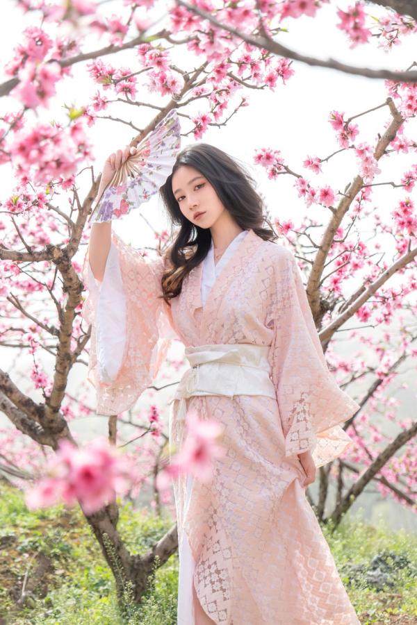 年年Nnian 年年  年年《漫花》户外桃花林和服性感大尺度写真 极品女神清新诱惑第20张图片