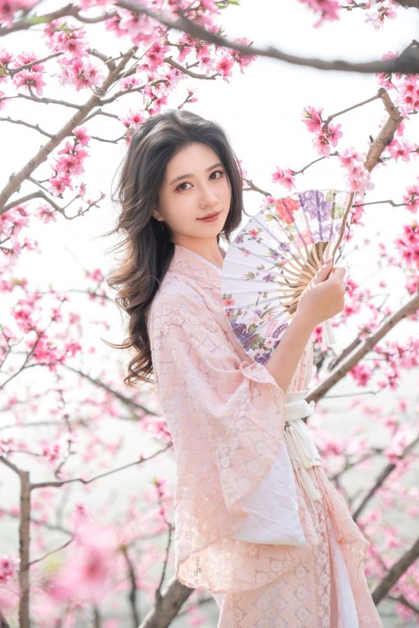 年年Nnian 年年  年年《漫花》户外桃花林和服性感大尺度写真 极品女神清新诱惑第21张图片