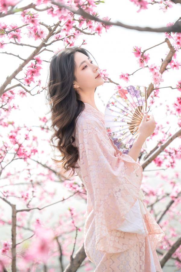年年Nnian 年年  年年《漫花》户外桃花林和服性感大尺度写真 极品女神清新诱惑第22张图片