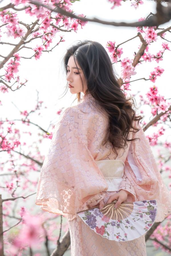 年年Nnian 年年  年年《漫花》户外桃花林和服性感大尺度写真 极品女神清新诱惑第23张图片