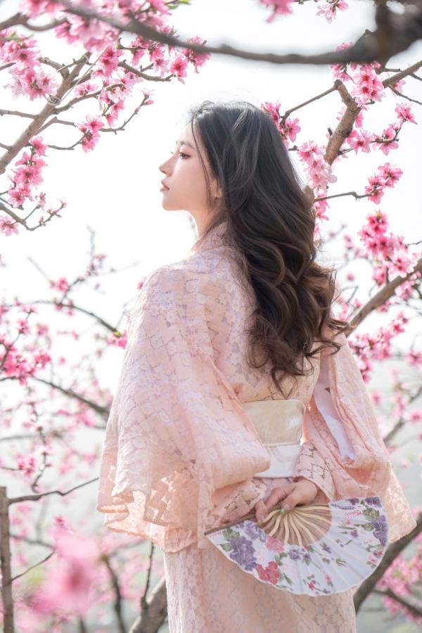 年年Nnian 年年  年年《漫花》户外桃花林和服性感大尺度写真 极品女神清新诱惑第24张图片