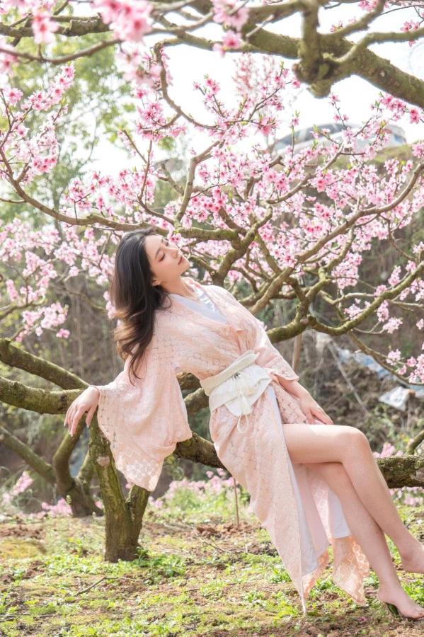 年年Nnian 年年  年年《漫花》户外桃花林和服性感大尺度写真 极品女神清新诱惑第26张图片