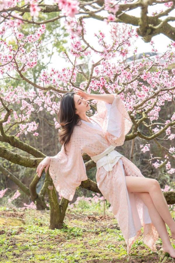 年年Nnian 年年  年年《漫花》户外桃花林和服性感大尺度写真 极品女神清新诱惑第27张图片