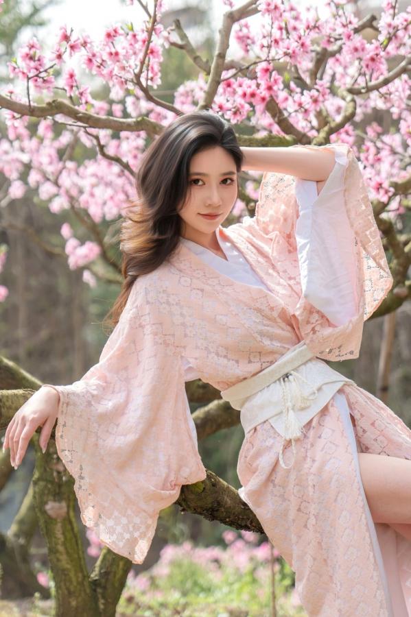 年年Nnian 年年  年年《漫花》户外桃花林和服性感大尺度写真 极品女神清新诱惑第28张图片
