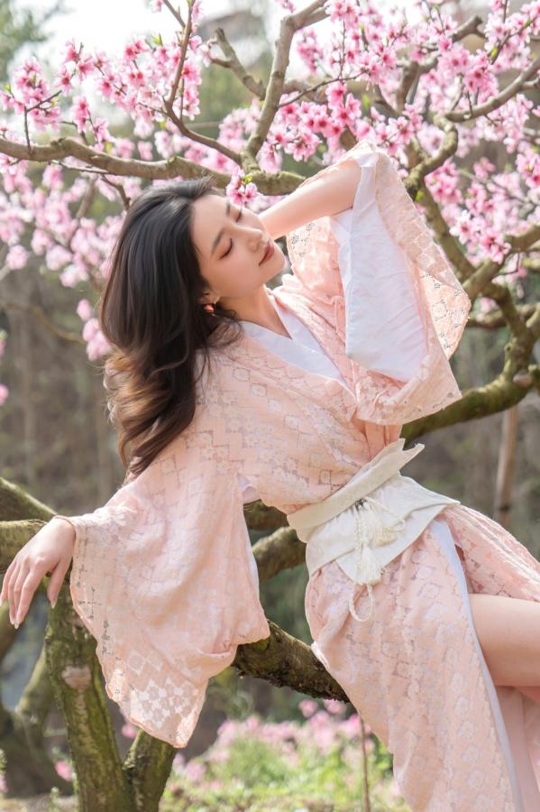 年年Nnian 年年  年年《漫花》户外桃花林和服性感大尺度写真 极品女神清新诱惑第29张图片