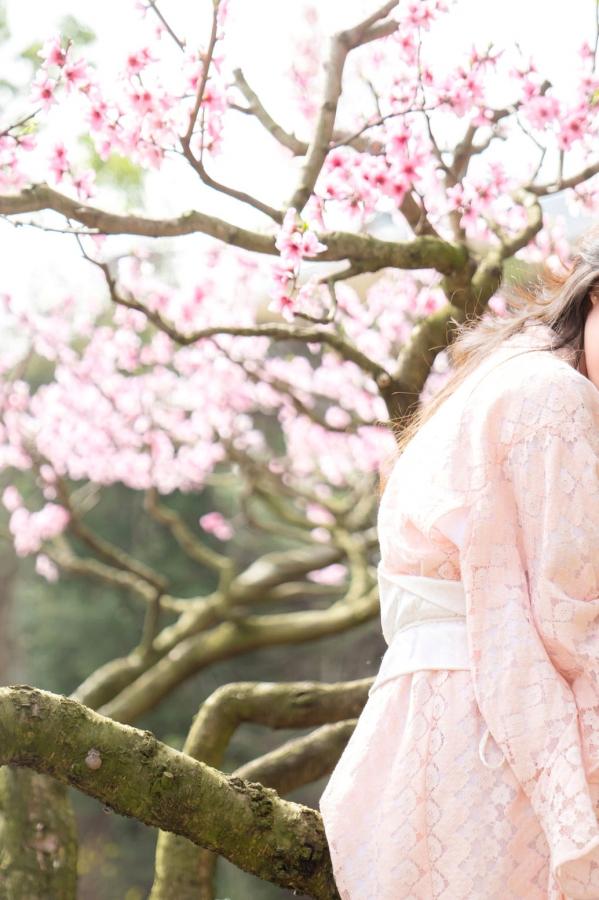 年年Nnian 年年  年年《漫花》户外桃花林和服性感大尺度写真 极品女神清新诱惑第36张图片