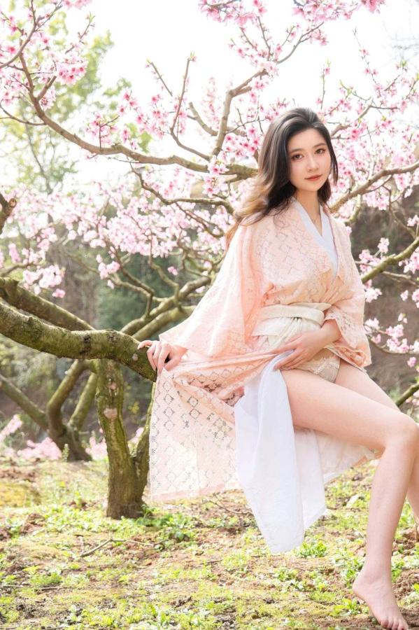年年Nnian 年年  年年《漫花》户外桃花林和服性感大尺度写真 极品女神清新诱惑第37张图片