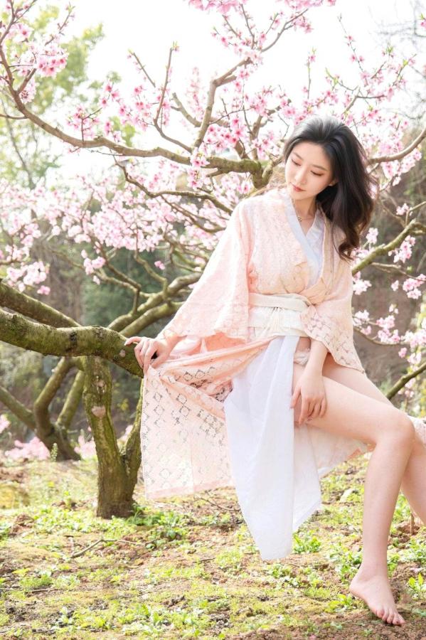 年年Nnian 年年  年年《漫花》户外桃花林和服性感大尺度写真 极品女神清新诱惑第38张图片
