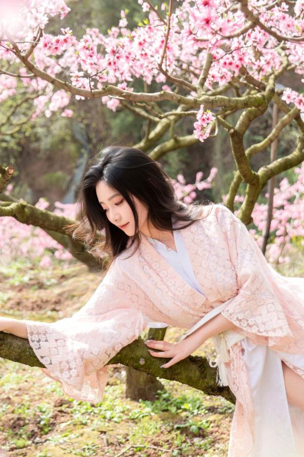 年年Nnian 年年  年年《漫花》户外桃花林和服性感大尺度写真 极品女神清新诱惑第39张图片