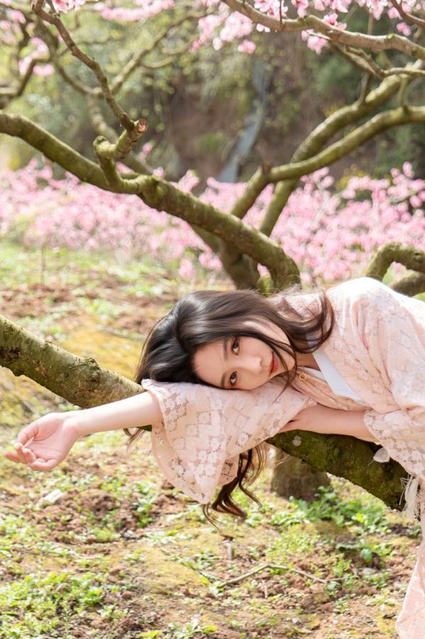 年年Nnian 年年  年年《漫花》户外桃花林和服性感大尺度写真 极品女神清新诱惑第40张图片