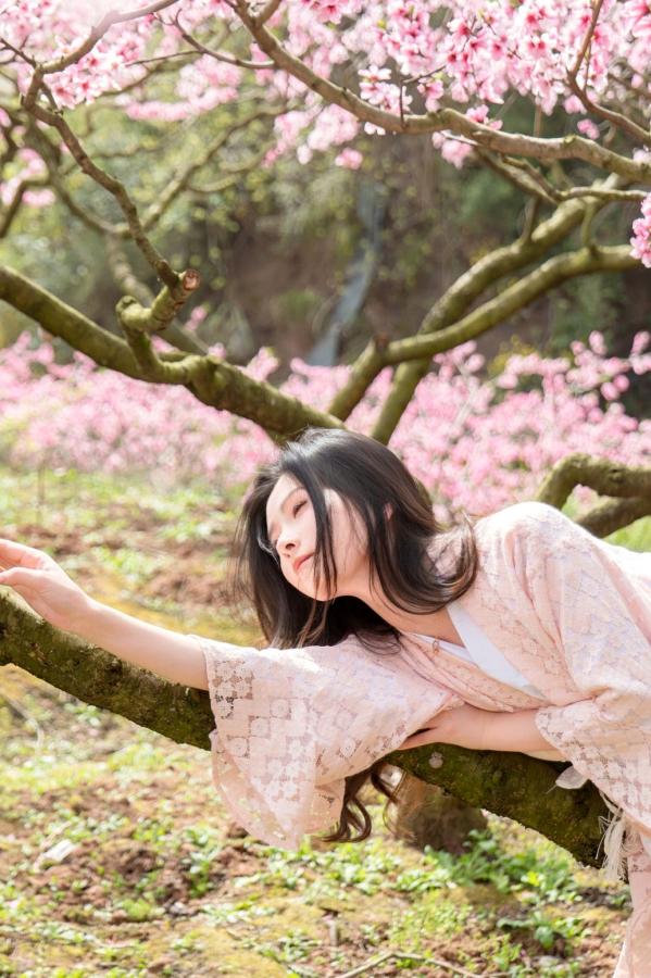 年年Nnian 年年  年年《漫花》户外桃花林和服性感大尺度写真 极品女神清新诱惑第41张图片