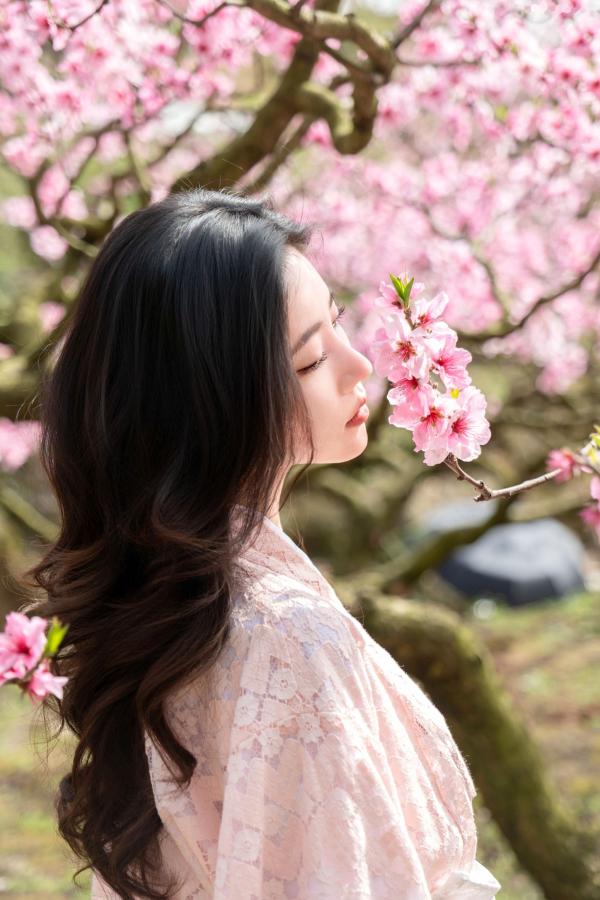 年年Nnian 年年  年年《漫花》户外桃花林和服性感大尺度写真 极品女神清新诱惑第43张图片