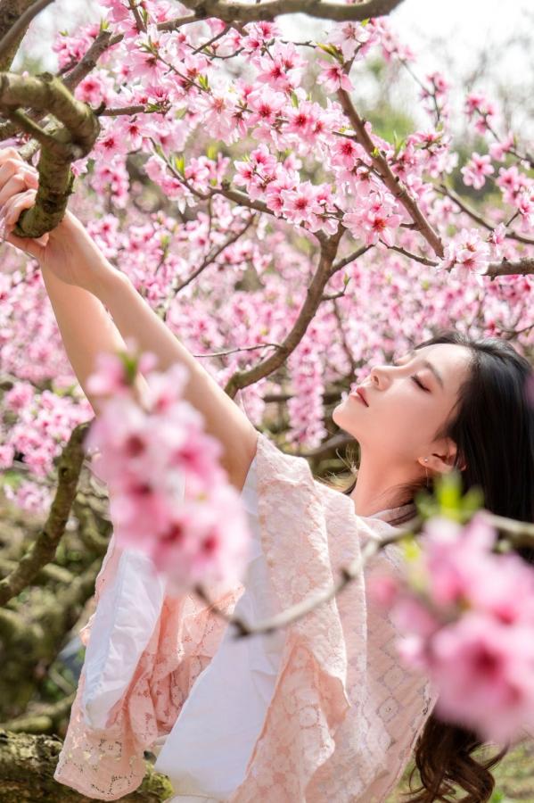 年年Nnian 年年  年年《漫花》户外桃花林和服性感大尺度写真 极品女神清新诱惑第44张图片
