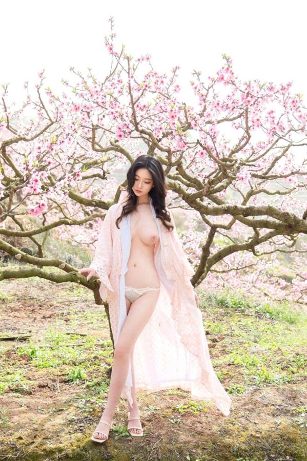 年年Nnian 年年  年年《漫花》户外桃花林和服性感大尺度写真 极品女神清新诱惑第47张图片