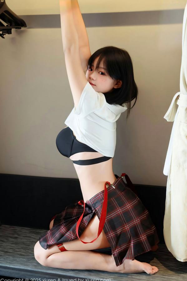    XiuRen秀人网 NO.10774 小泠 - 纯欲校服制服诱惑 性感内衣居家私房写真第15张图片