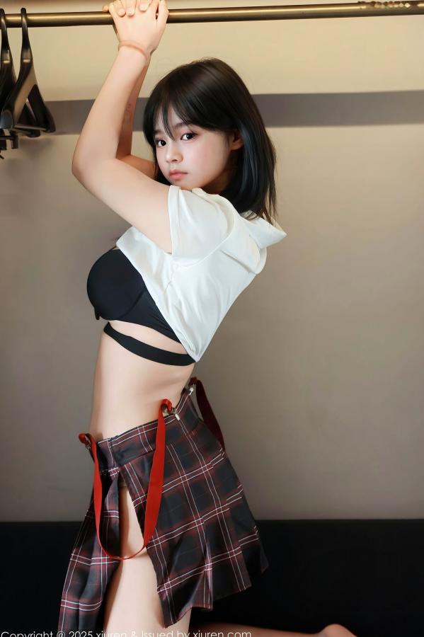    XiuRen秀人网 NO.10774 小泠 - 纯欲校服制服诱惑 性感内衣居家私房写真第16张图片