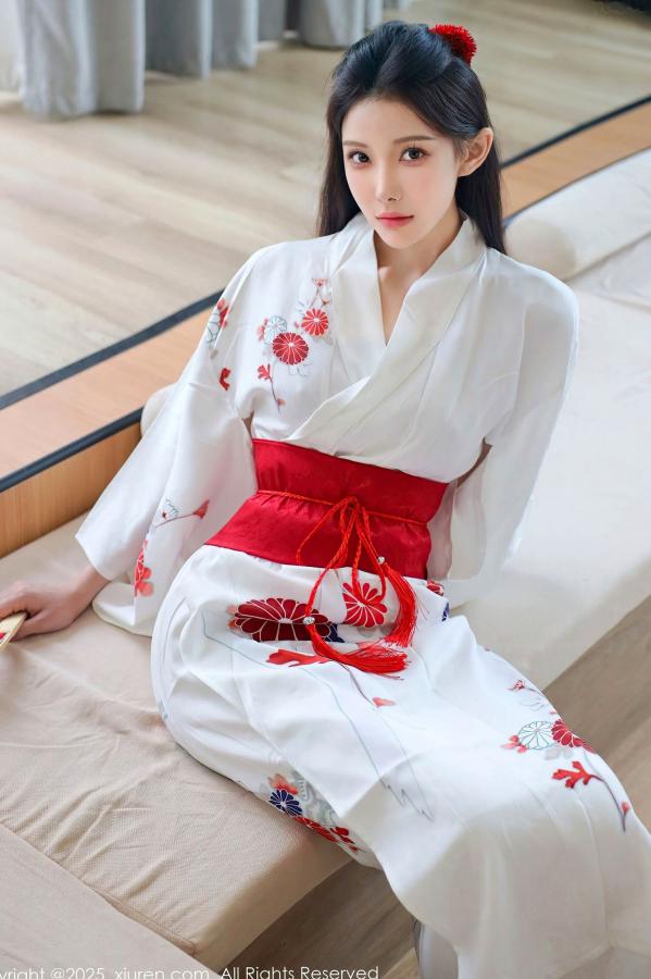 李霜 梨霜儿  XiuRen秀人网-10767-梨霜儿-白色日式和服粉色蕾丝内衣白丝美腿性感日系私房写真第2张图片