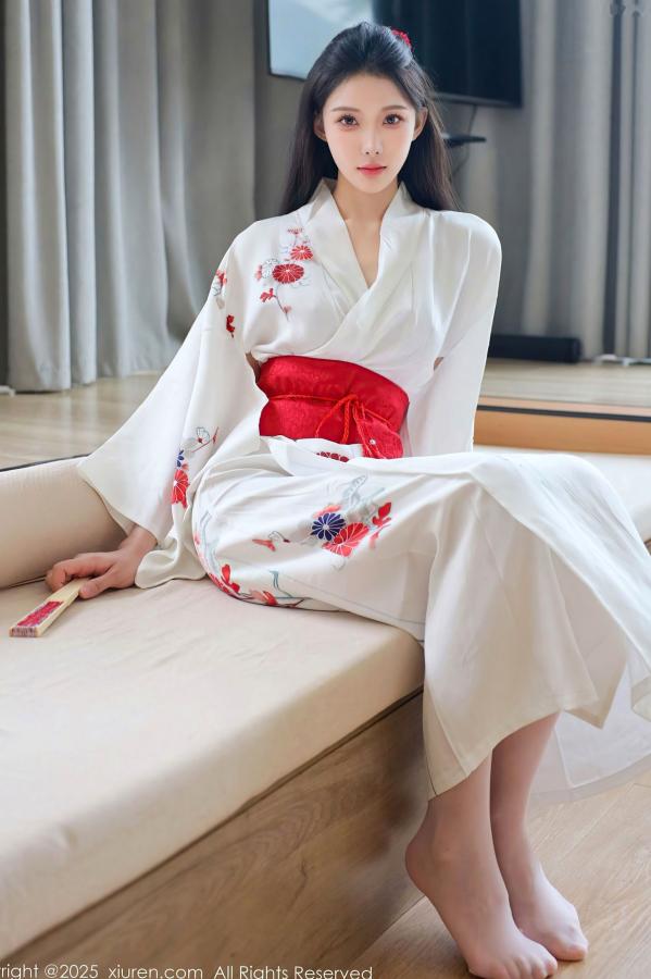 李霜 梨霜儿  XiuRen秀人网-10767-梨霜儿-白色日式和服粉色蕾丝内衣白丝美腿性感日系私房写真第5张图片