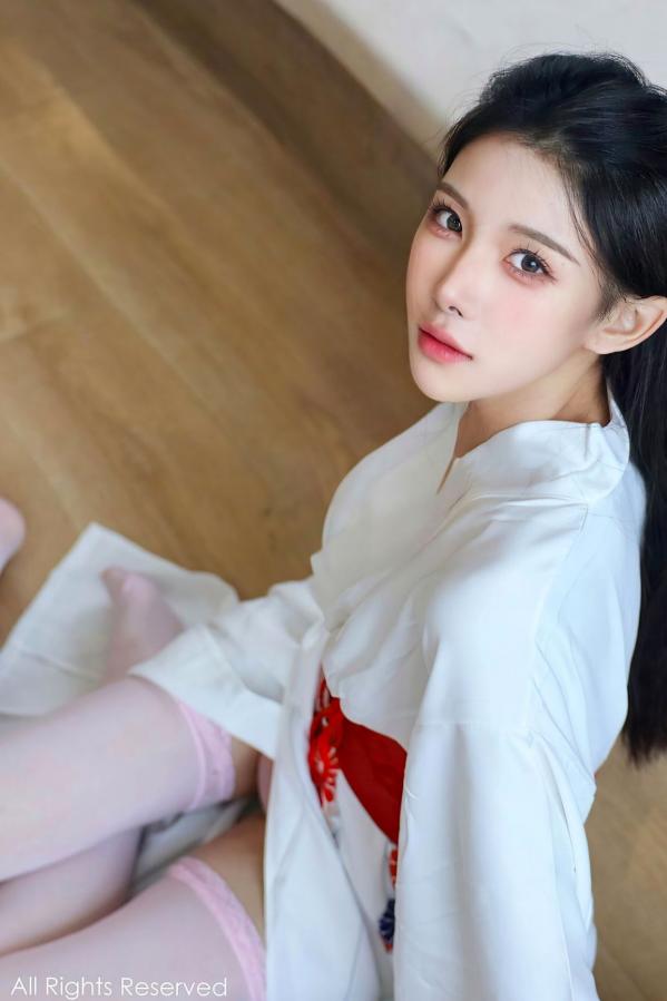 李霜 梨霜儿  XiuRen秀人网-10767-梨霜儿-白色日式和服粉色蕾丝内衣白丝美腿性感日系私房写真第13张图片