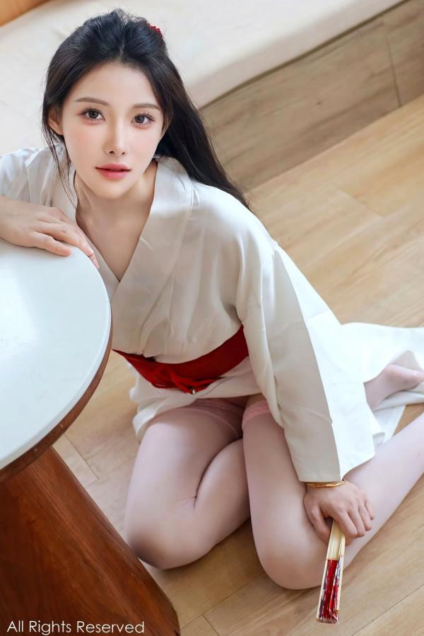 李霜 梨霜儿  XiuRen秀人网-10767-梨霜儿-白色日式和服粉色蕾丝内衣白丝美腿性感日系私房写真第18张图片