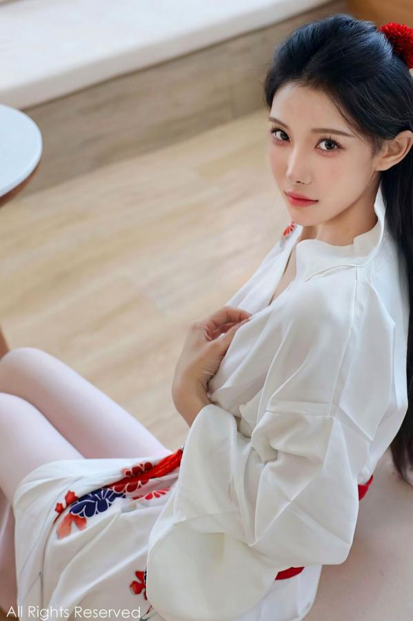 李霜 梨霜儿  XiuRen秀人网-10767-梨霜儿-白色日式和服粉色蕾丝内衣白丝美腿性感日系私房写真第26张图片