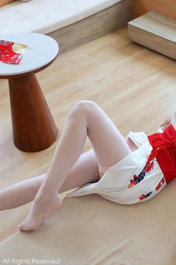 李霜 梨霜儿  XiuRen秀人网-10767-梨霜儿-白色日式和服粉色蕾丝内衣白丝美腿性感日系私房写真第30张图片